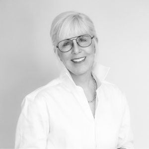 Dr. Tere Linzey Headshot